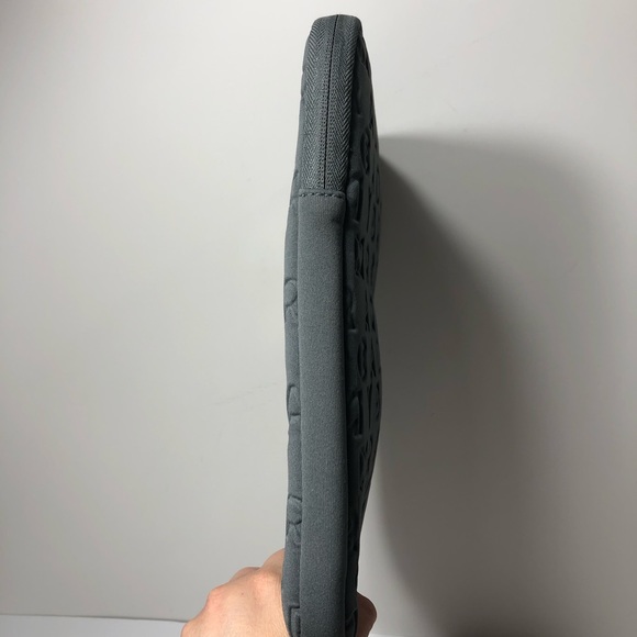 Marc by Marc Jacobs Dreamy Print Pattern Gray Neoprene iPad Tablet Case Sleeve - Picture 9 of 10